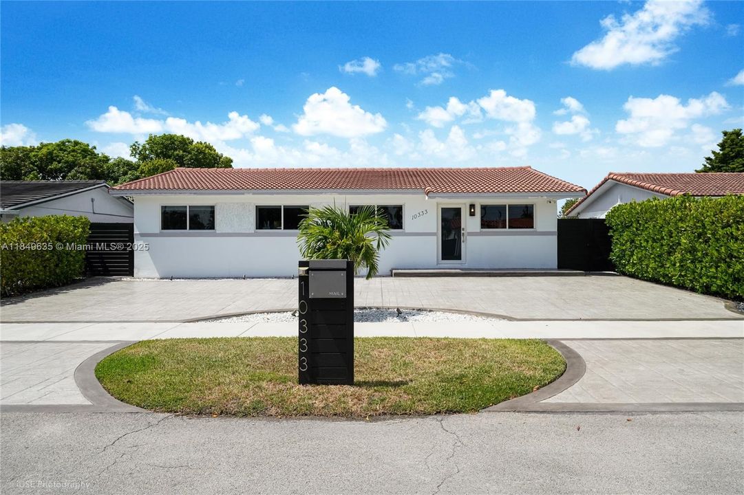 待售: $945,000 (4 贝兹, 2 浴室, 1695 平方英尺)