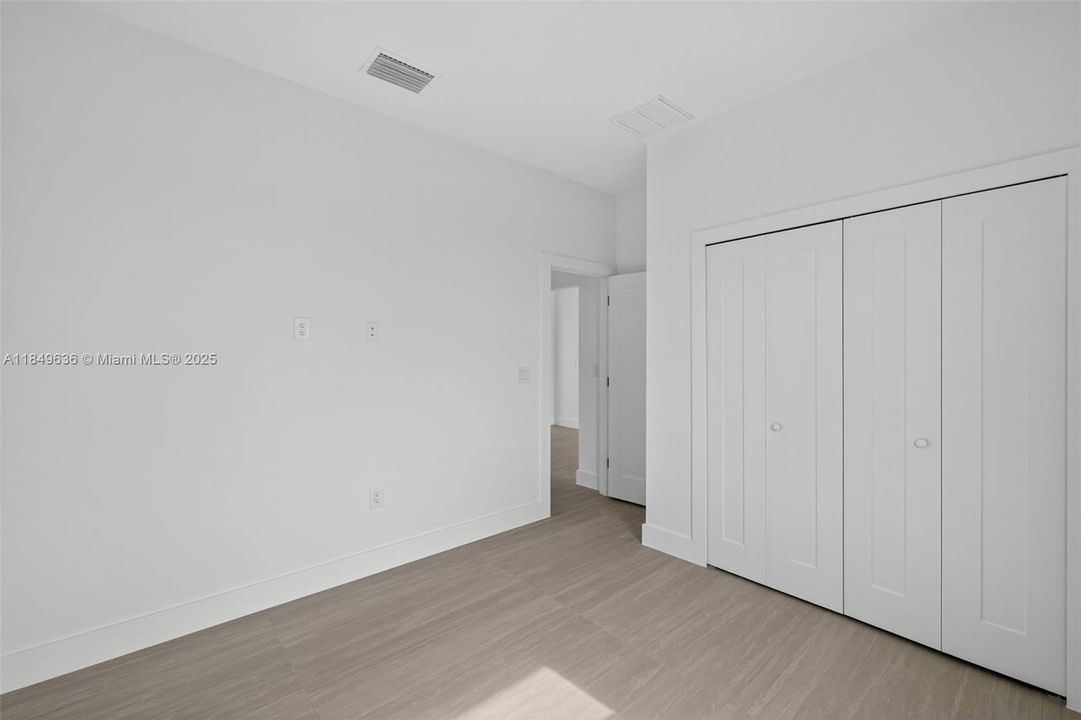 Под контрактом: $334,900 (3 спален, 2 ванн, 1535 Квадратных фут)