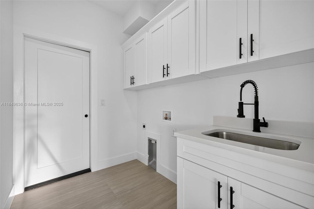 Под контрактом: $334,900 (3 спален, 2 ванн, 1535 Квадратных фут)