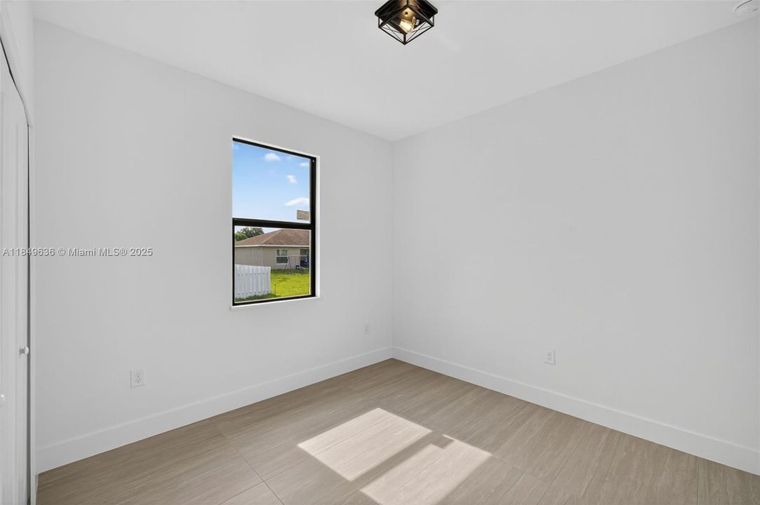 Под контрактом: $334,900 (3 спален, 2 ванн, 1535 Квадратных фут)