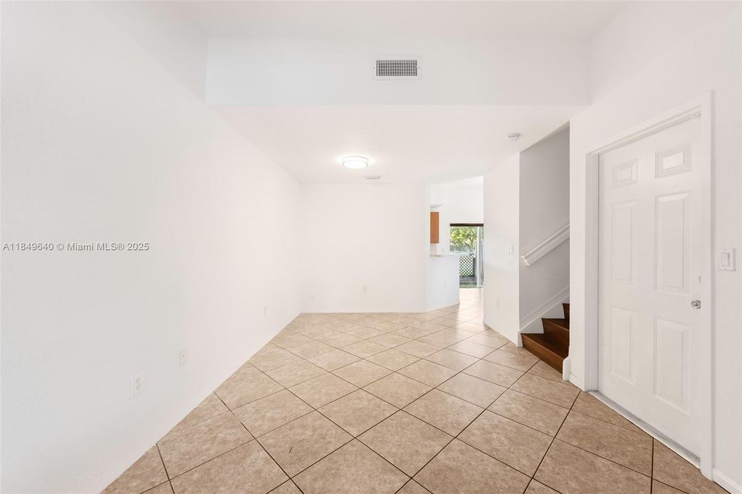 Недавно арендовано: $2,550 (3 спален, 2 ванн, 1705 Квадратных фут)