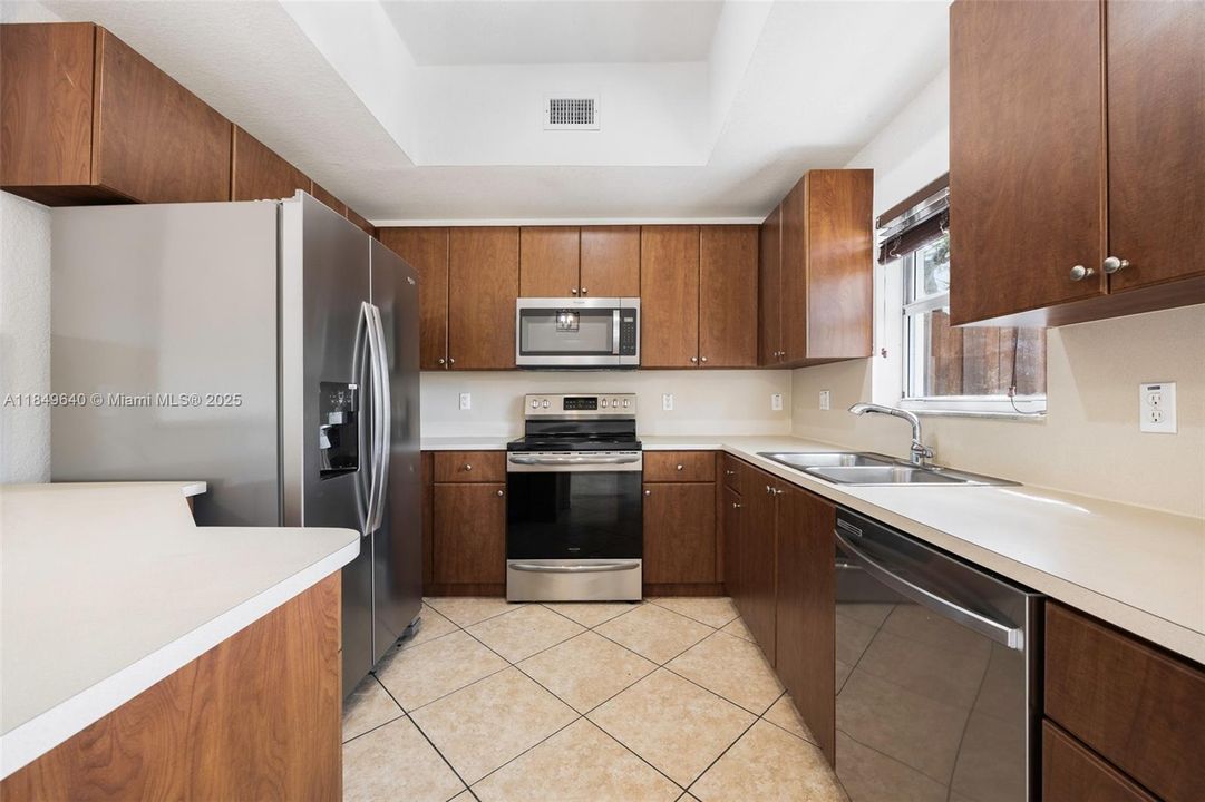 Недавно арендовано: $2,550 (3 спален, 2 ванн, 1705 Квадратных фут)