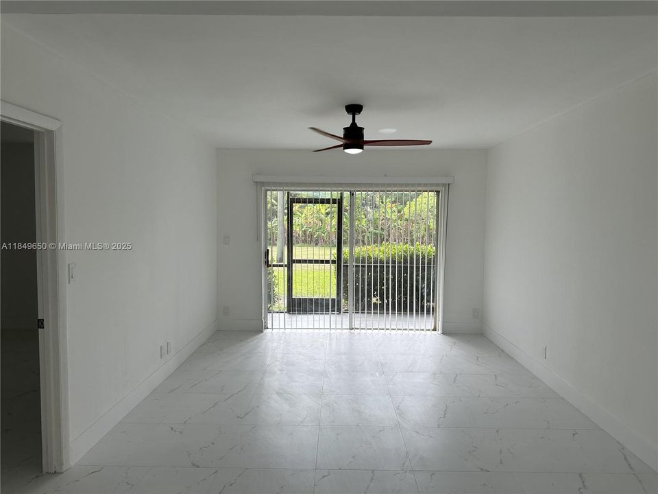 На продажу: $269,900 (2 спален, 2 ванн, 936 Квадратных фут)