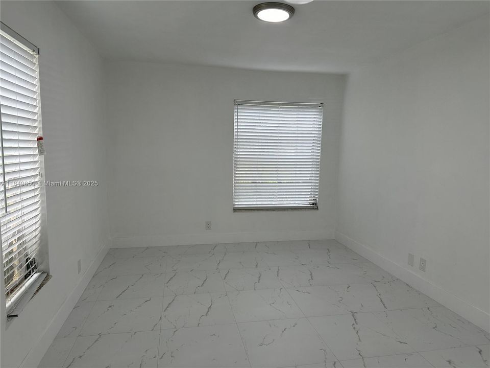 На продажу: $269,900 (2 спален, 2 ванн, 936 Квадратных фут)