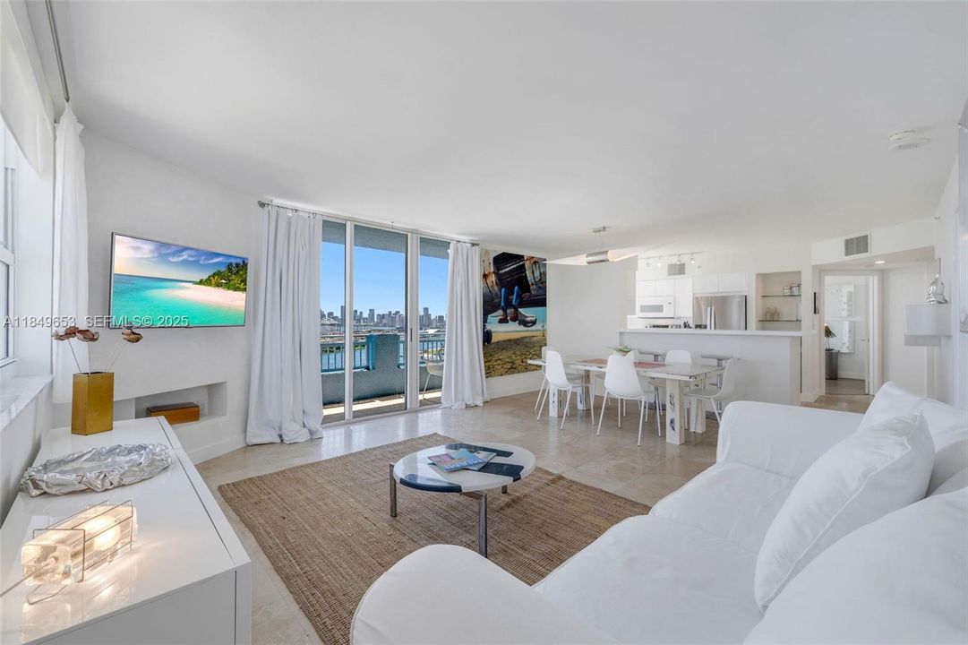 На продажу: $1,549,000 (2 спален, 2 ванн, 1130 Квадратных фут)