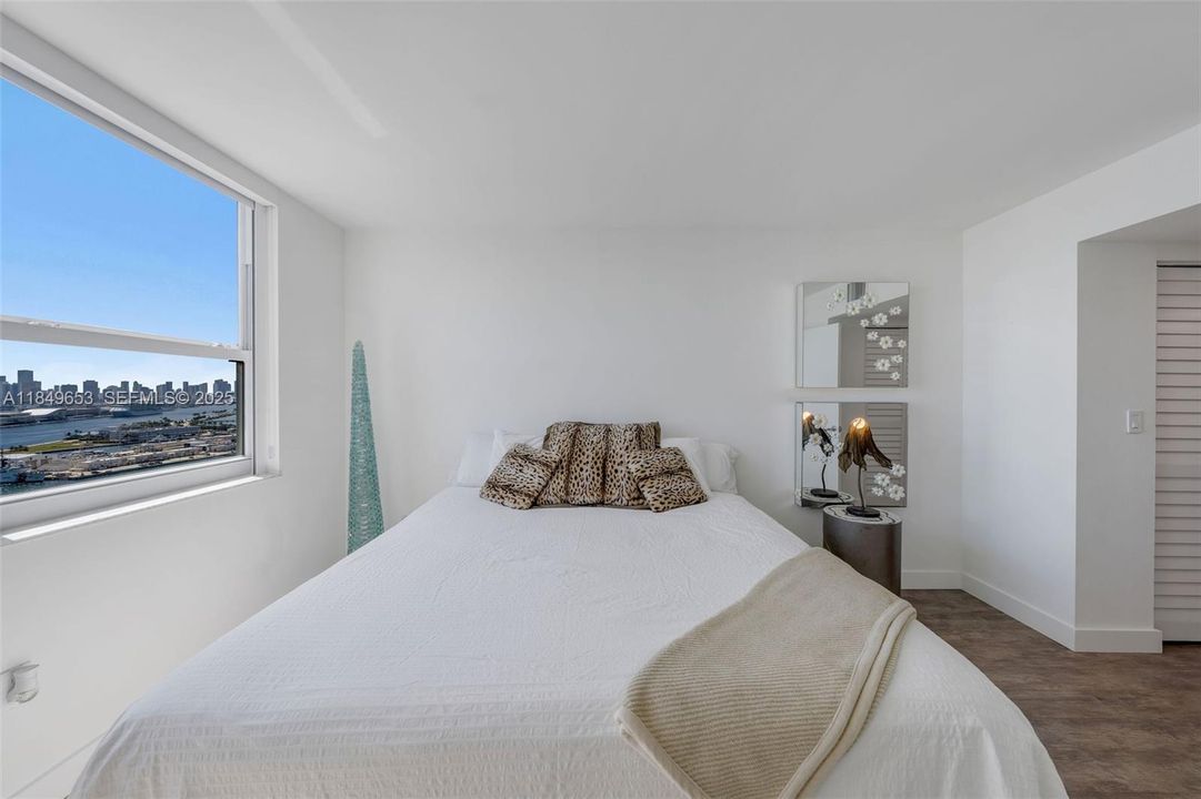 На продажу: $1,549,000 (2 спален, 2 ванн, 1130 Квадратных фут)