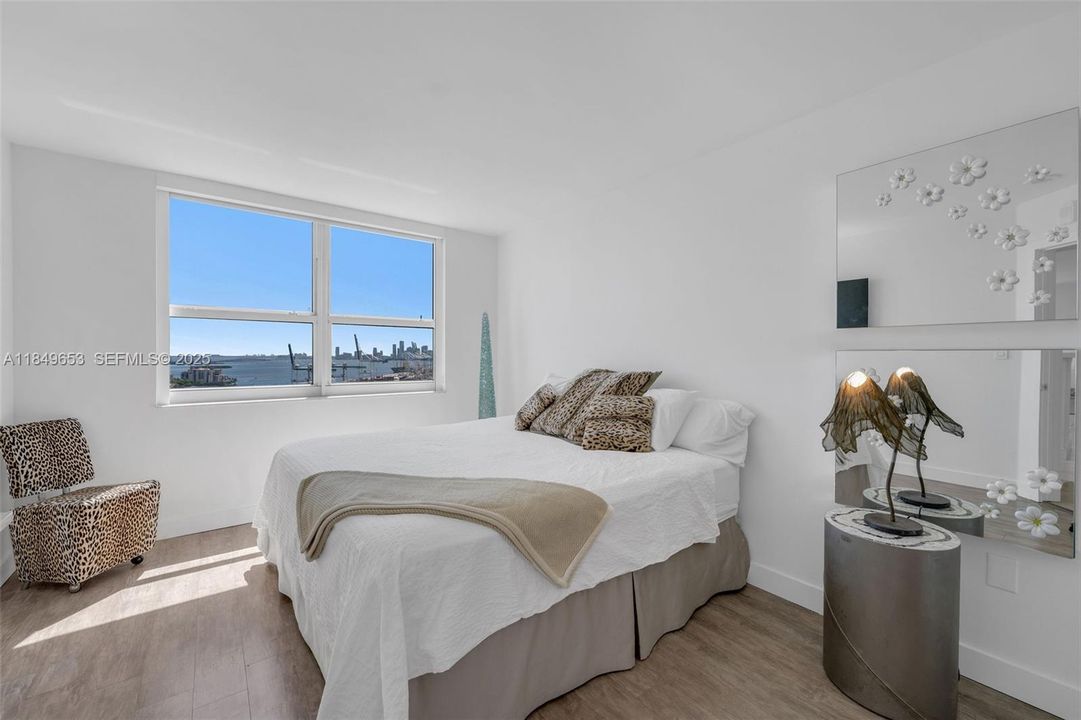 На продажу: $1,549,000 (2 спален, 2 ванн, 1130 Квадратных фут)