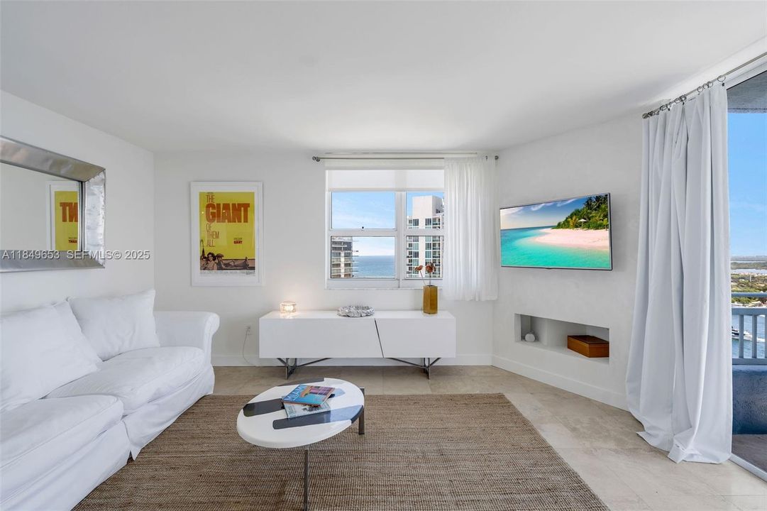 На продажу: $1,549,000 (2 спален, 2 ванн, 1130 Квадратных фут)