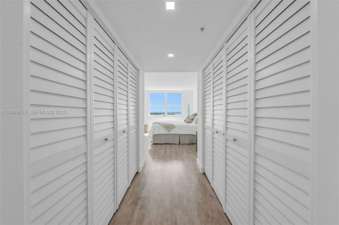 На продажу: $1,549,000 (2 спален, 2 ванн, 1130 Квадратных фут)