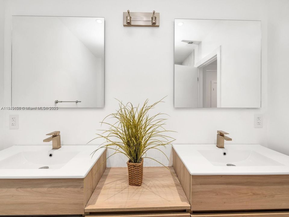 En Venta: $2,700,000 (6 camas, 5 baños, 4296 Pies cuadrados)