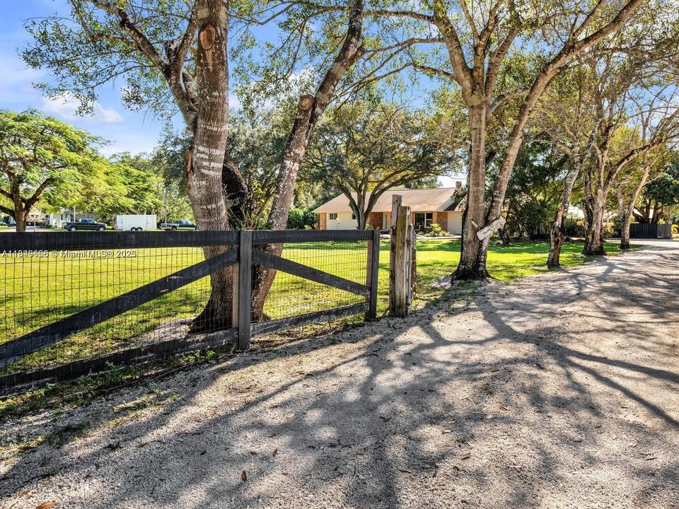 En Venta: $2,700,000 (6 camas, 5 baños, 4296 Pies cuadrados)