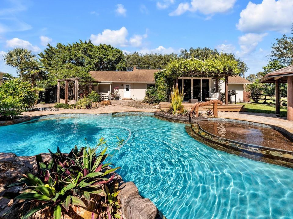 En Venta: $2,700,000 (6 camas, 5 baños, 4296 Pies cuadrados)