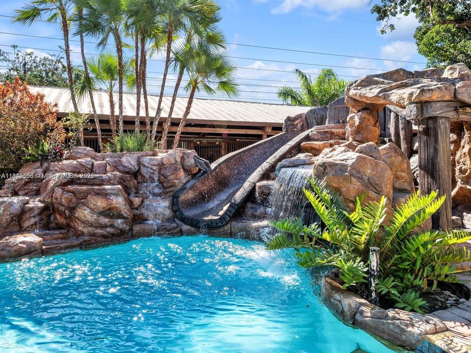 En Venta: $2,700,000 (6 camas, 5 baños, 4296 Pies cuadrados)