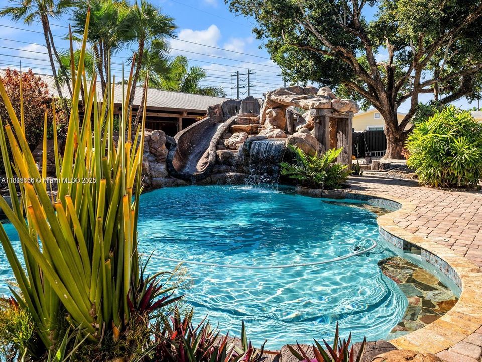 En Venta: $2,700,000 (6 camas, 5 baños, 4296 Pies cuadrados)