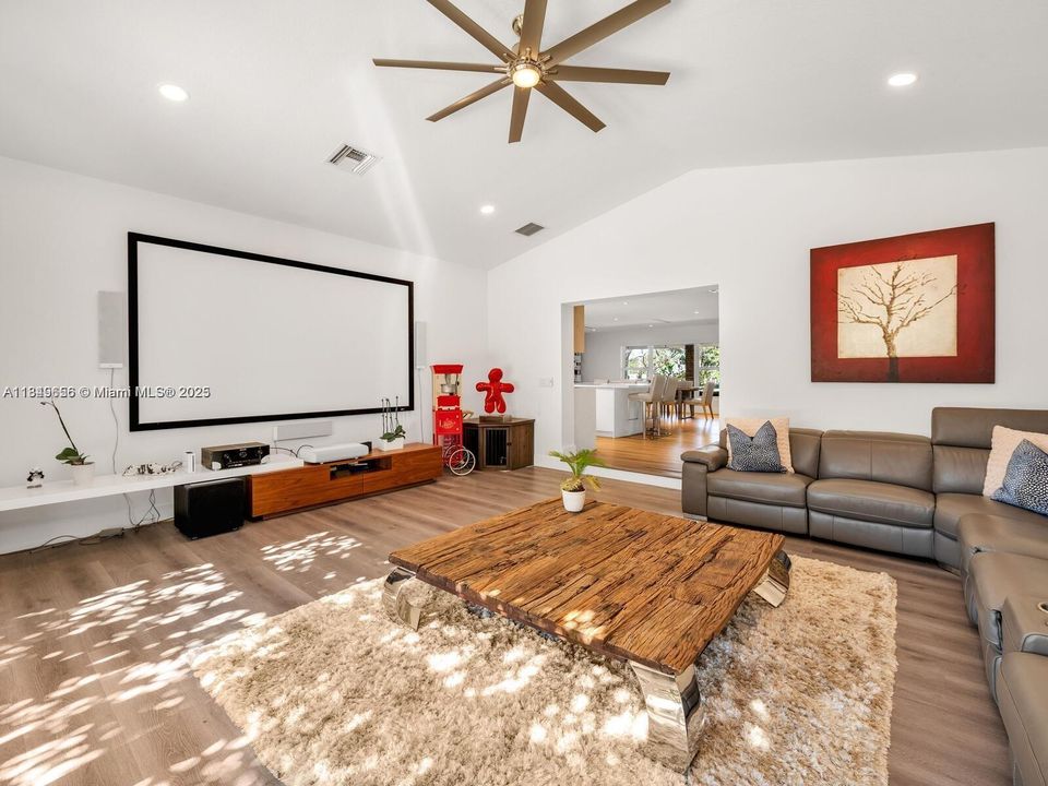 En Venta: $2,700,000 (6 camas, 5 baños, 4296 Pies cuadrados)