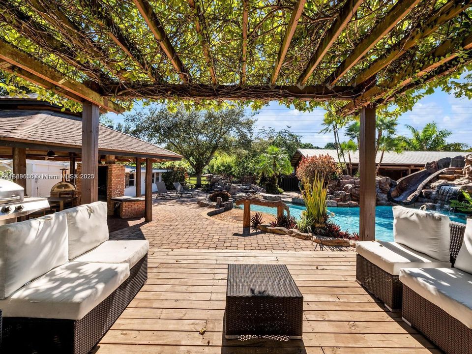 En Venta: $2,700,000 (6 camas, 5 baños, 4296 Pies cuadrados)