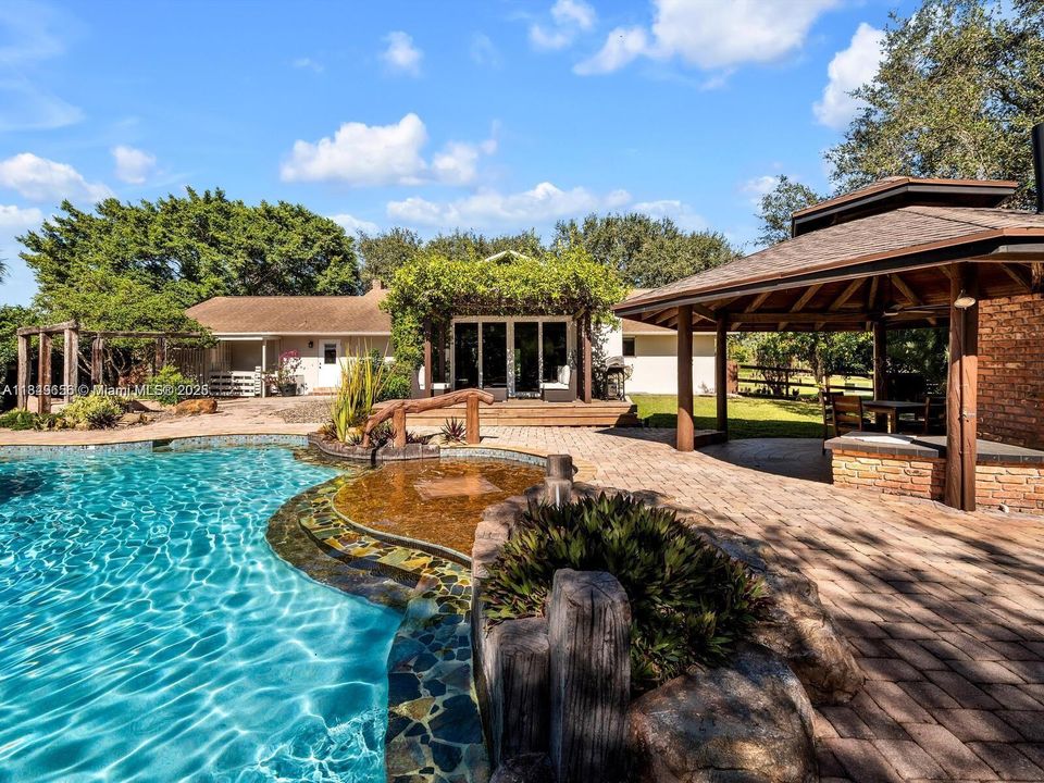 En Venta: $2,700,000 (6 camas, 5 baños, 4296 Pies cuadrados)