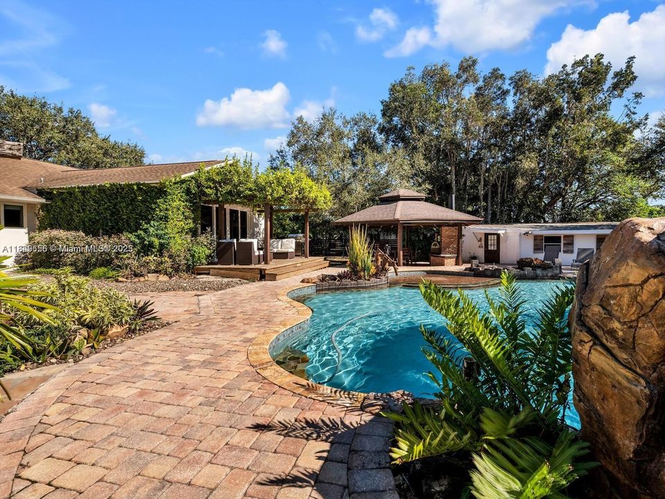 En Venta: $2,700,000 (6 camas, 5 baños, 4296 Pies cuadrados)