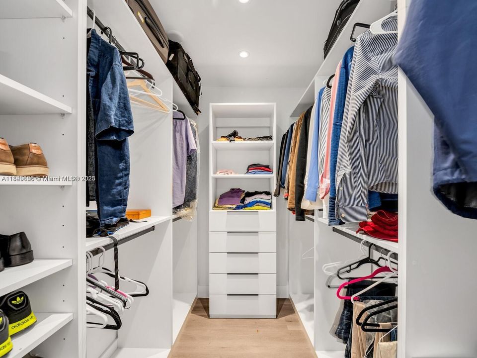 En Venta: $2,700,000 (6 camas, 5 baños, 4296 Pies cuadrados)