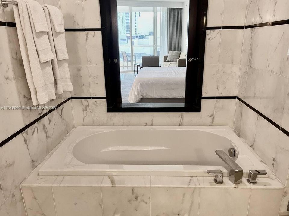 待售: $860,000 (0 贝兹, 1 浴室, 538 平方英尺)