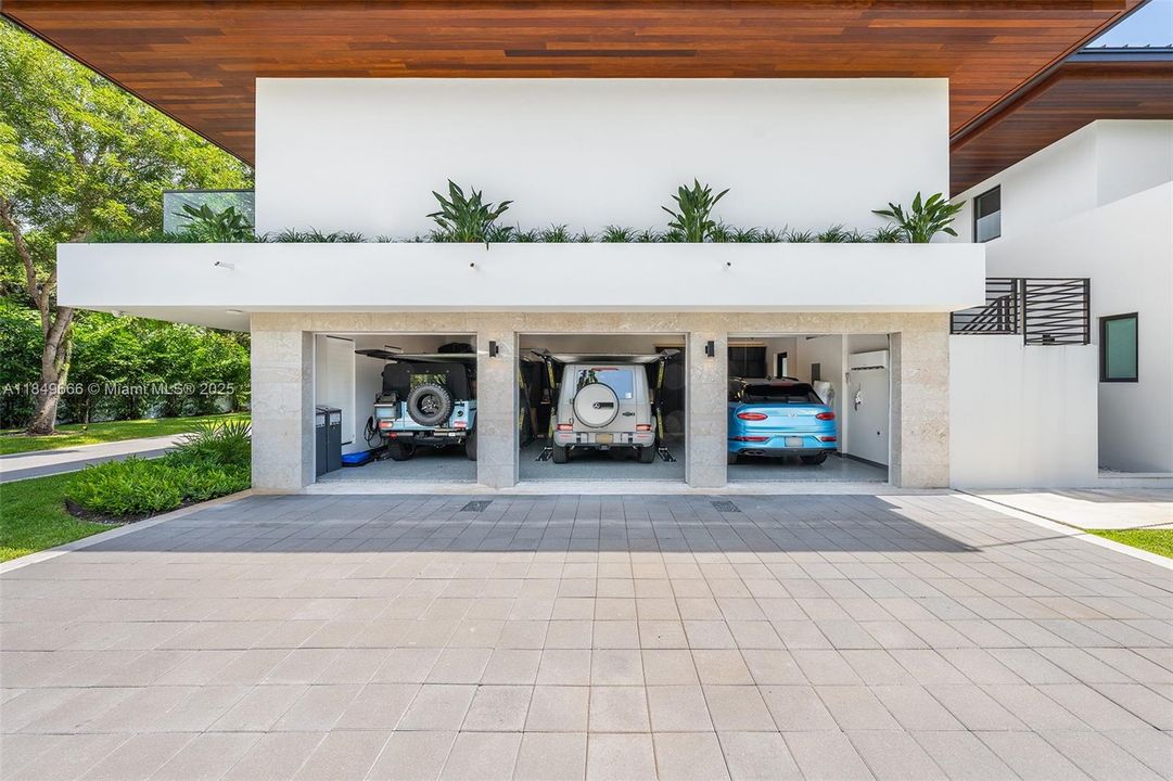 For Sale: $22,500,000 (7 beds, 8 baths, 9258 Square Feet)