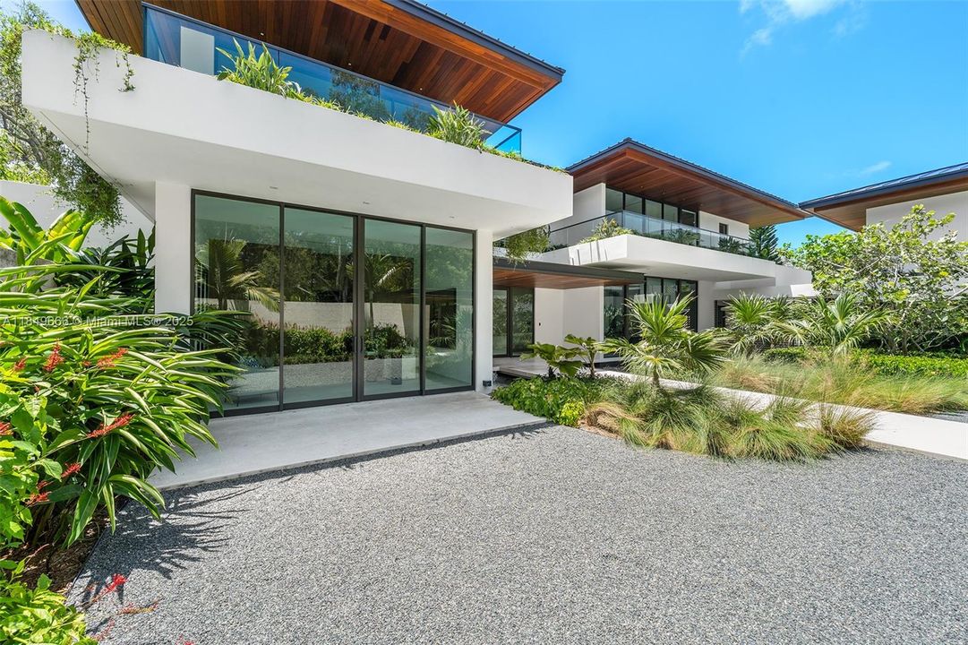 For Sale: $22,500,000 (7 beds, 8 baths, 9258 Square Feet)