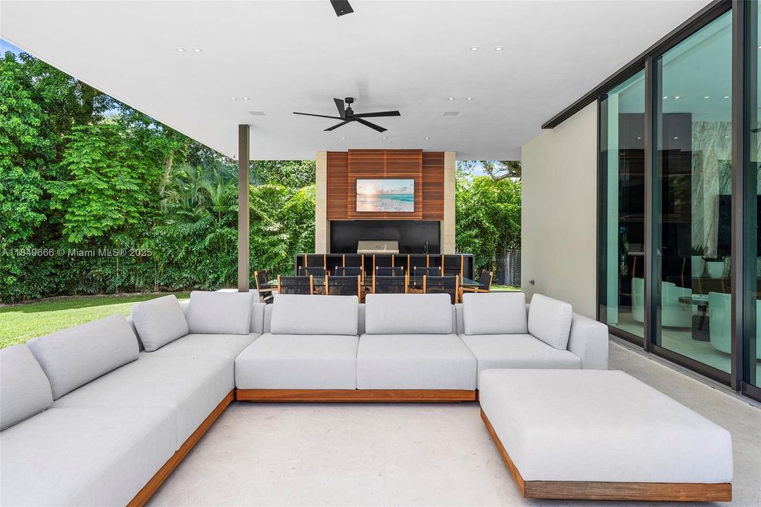 For Sale: $22,500,000 (7 beds, 8 baths, 9258 Square Feet)