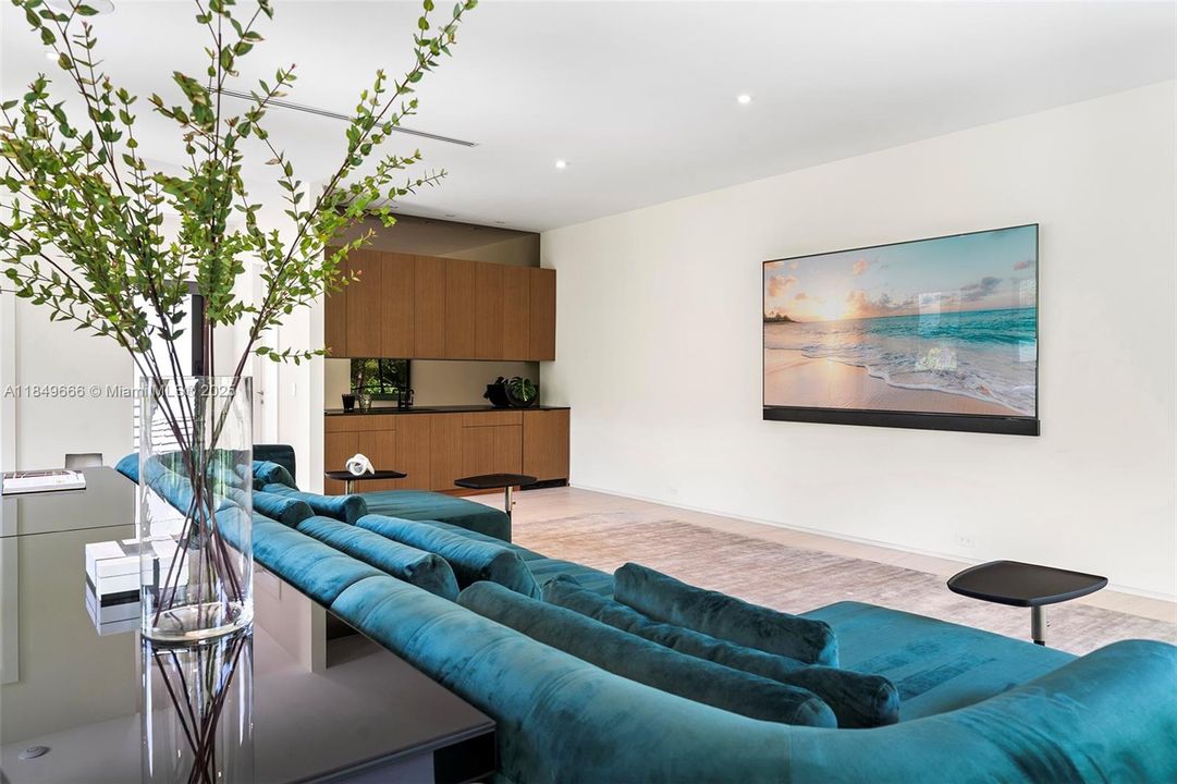 For Sale: $22,500,000 (7 beds, 8 baths, 9258 Square Feet)