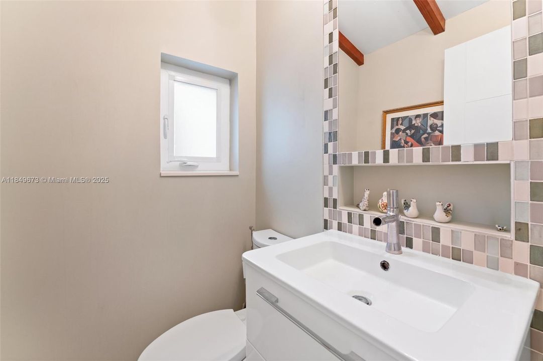 Vendido Recientemente: $1,999,000 (3 camas, 3 baños, 1771 Pies cuadrados)