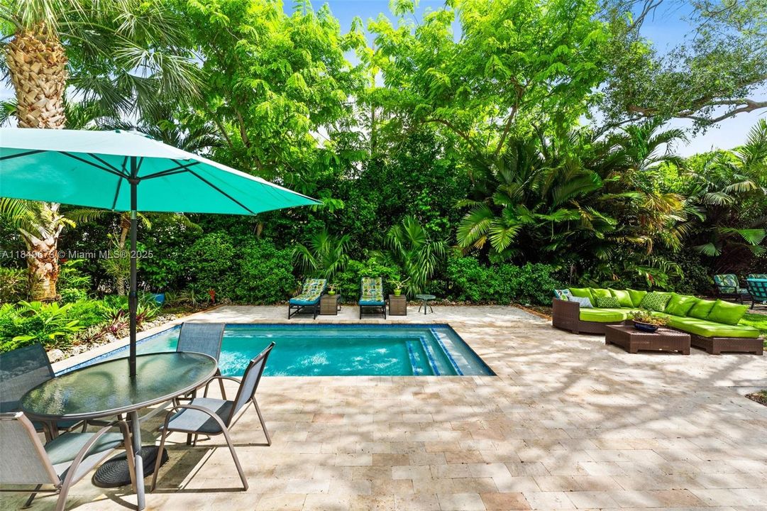 Vendido Recientemente: $1,999,000 (3 camas, 3 baños, 1771 Pies cuadrados)