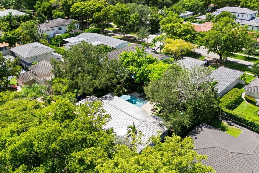 Vendido Recientemente: $1,999,000 (3 camas, 3 baños, 1771 Pies cuadrados)