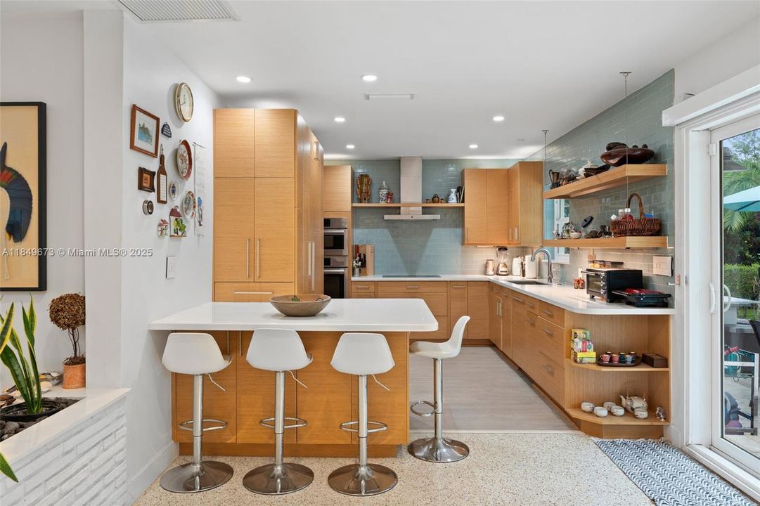 Vendido Recientemente: $1,999,000 (3 camas, 3 baños, 1771 Pies cuadrados)