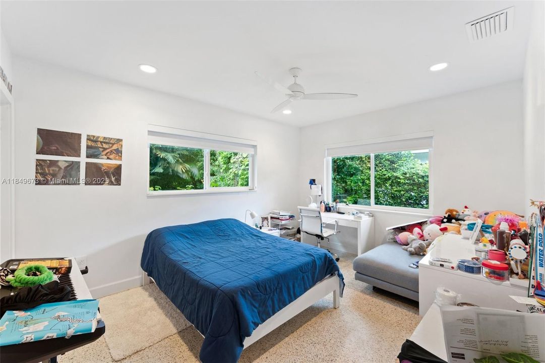 Vendido Recientemente: $1,999,000 (3 camas, 3 baños, 1771 Pies cuadrados)