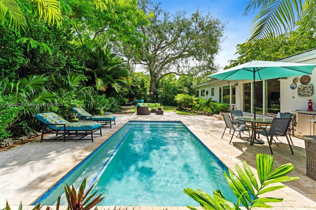 Vendido Recientemente: $1,999,000 (3 camas, 3 baños, 1771 Pies cuadrados)