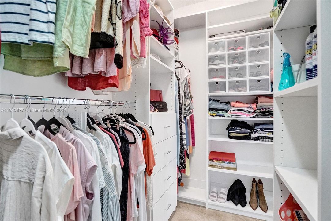 Recently Rented: $3,500 (2 beds, 2 baths, 1570 Square Feet)