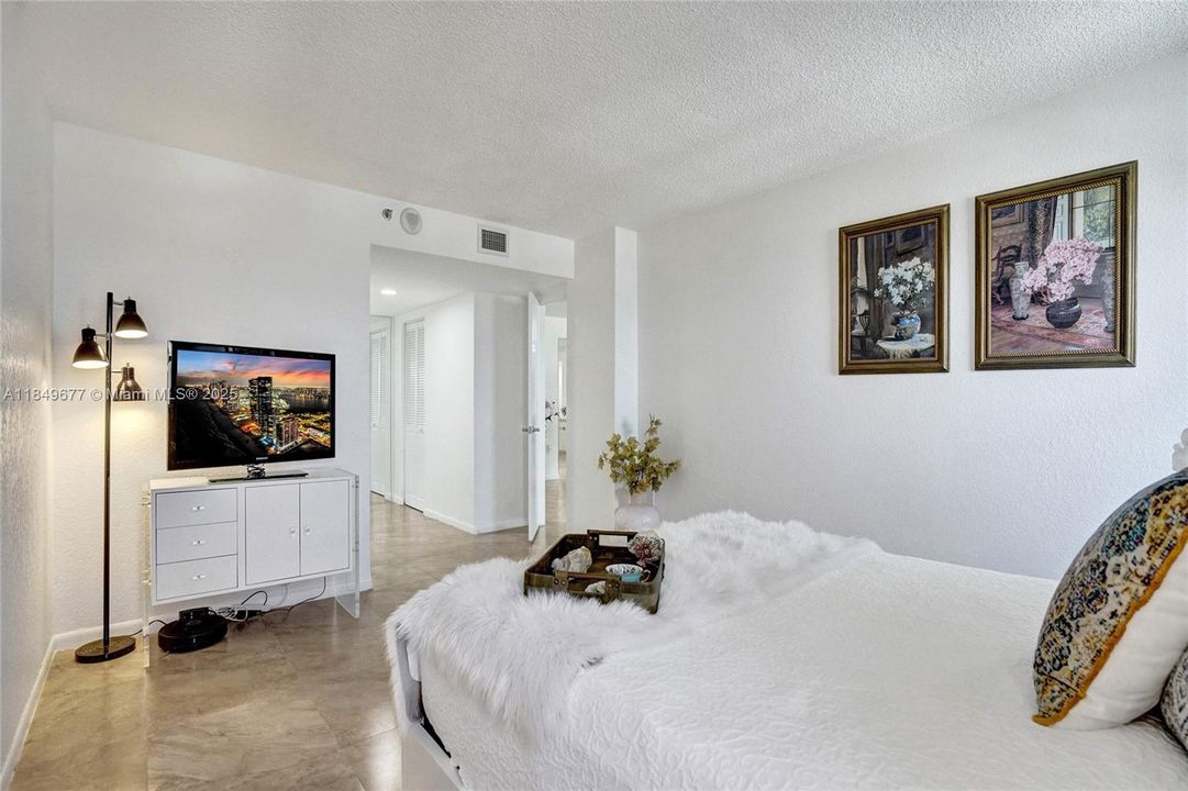 Recently Rented: $3,500 (2 beds, 2 baths, 1570 Square Feet)