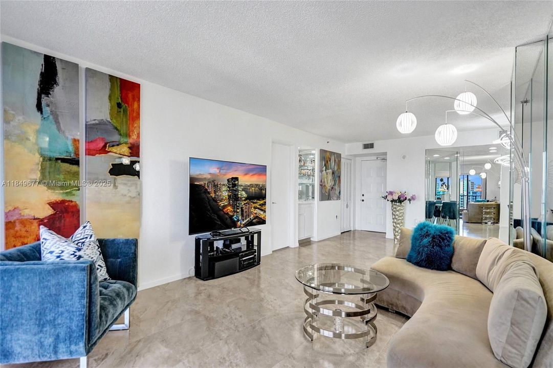 Recently Rented: $3,500 (2 beds, 2 baths, 1570 Square Feet)