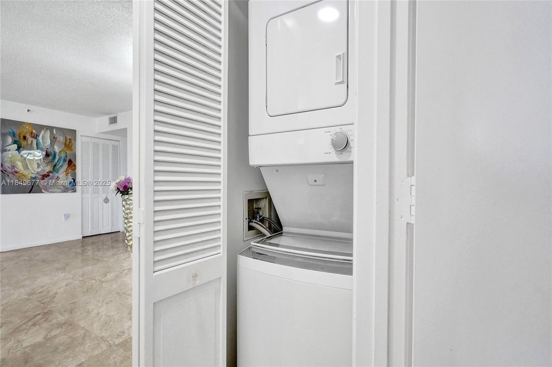 Recently Rented: $3,500 (2 beds, 2 baths, 1570 Square Feet)