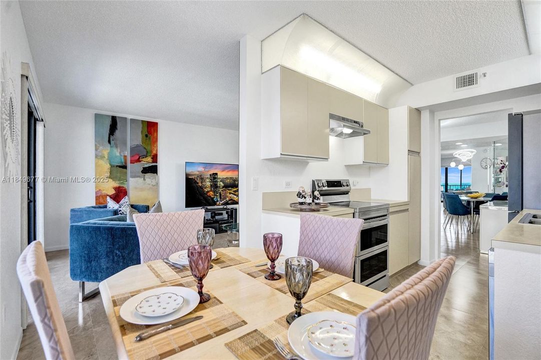 Recently Rented: $3,500 (2 beds, 2 baths, 1570 Square Feet)