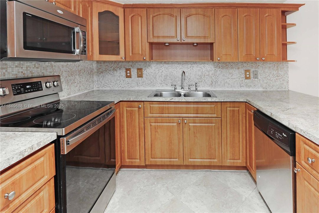 For Sale: $420,000 (3 beds, 2 baths, 1610 Square Feet)