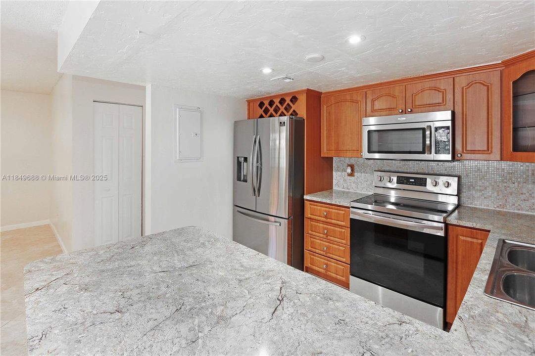 For Sale: $420,000 (3 beds, 2 baths, 1610 Square Feet)