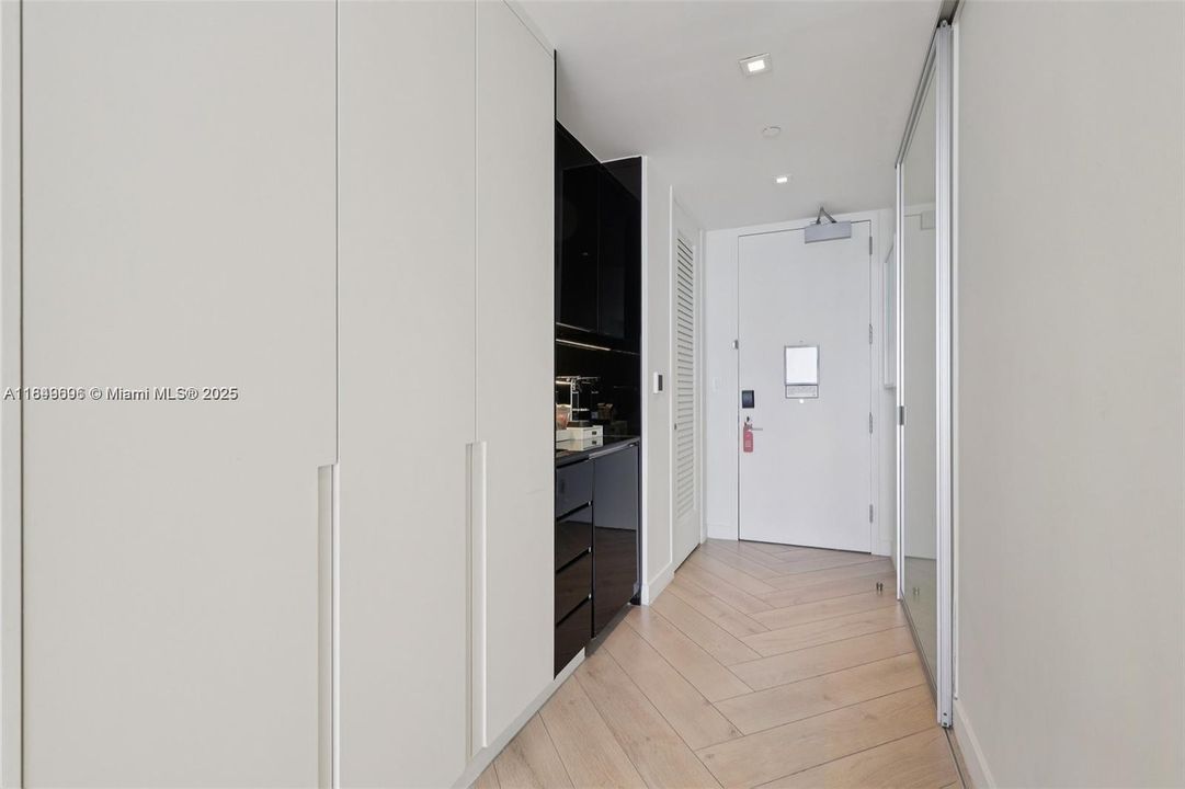 最近售出: $1,250,000 (0 贝兹, 1 浴室, 493 平方英尺)