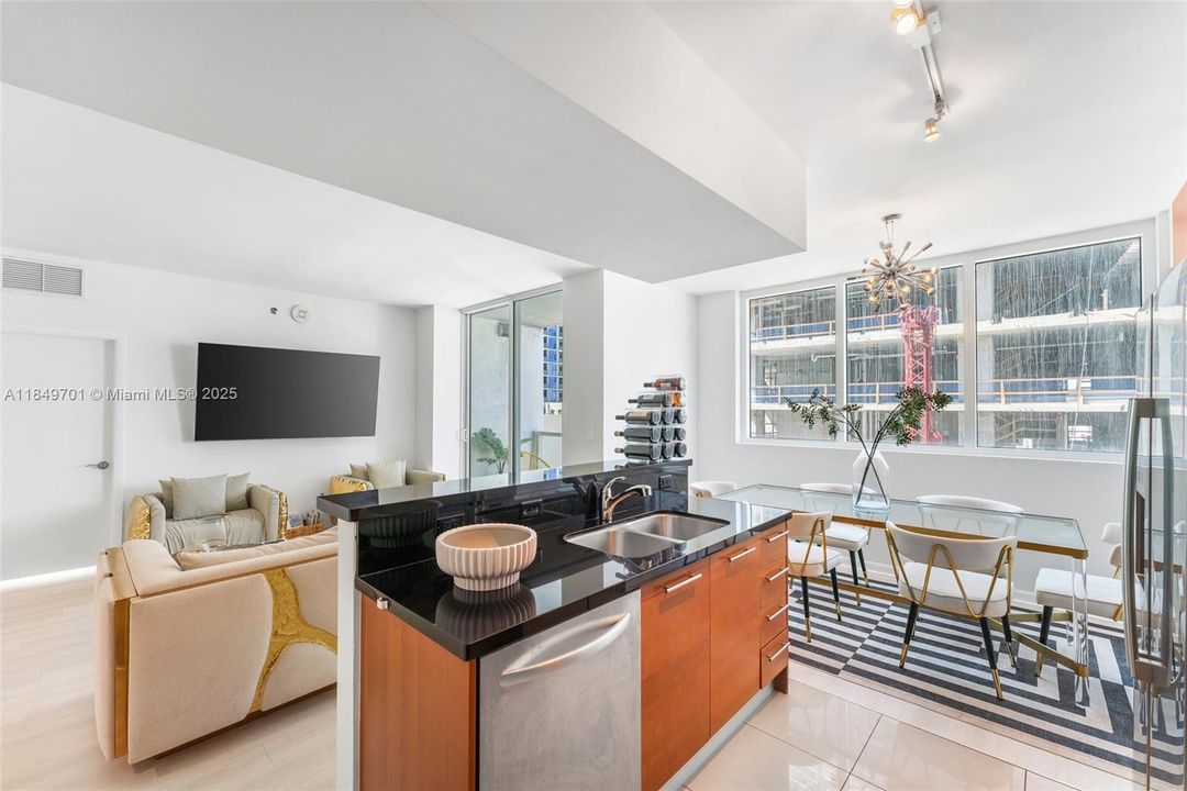 En Venta: $450,000 (2 camas, 2 baños, 1006 Pies cuadrados)