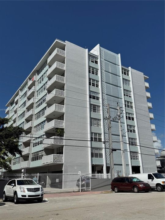 For Sale: $265,000 (1 beds, 1 baths, 730 Square Feet)