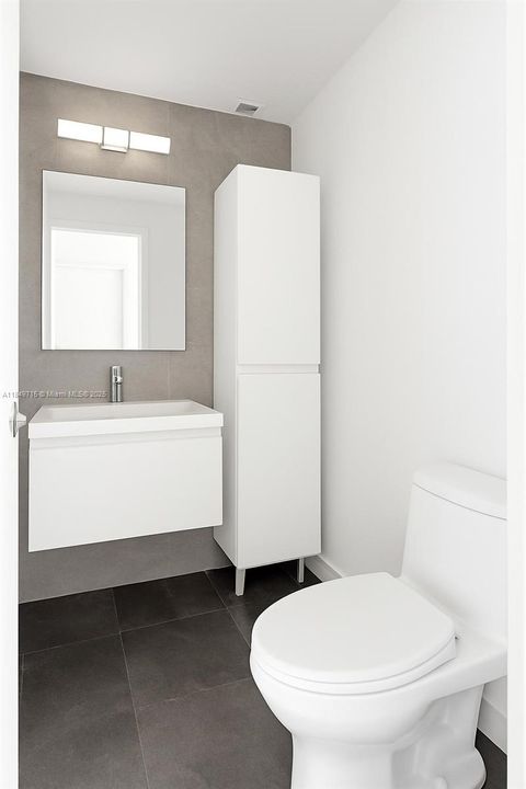 For Sale: $265,000 (1 beds, 1 baths, 730 Square Feet)