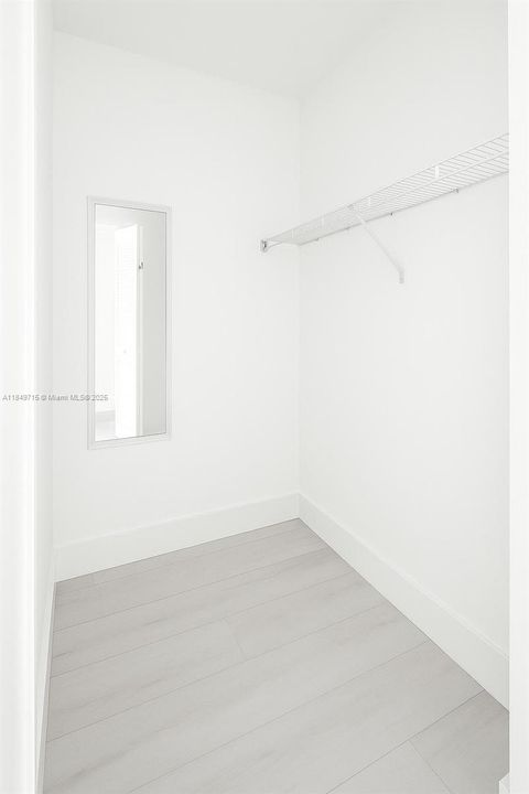 For Sale: $265,000 (1 beds, 1 baths, 730 Square Feet)