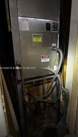 For Sale: $265,000 (1 beds, 1 baths, 730 Square Feet)