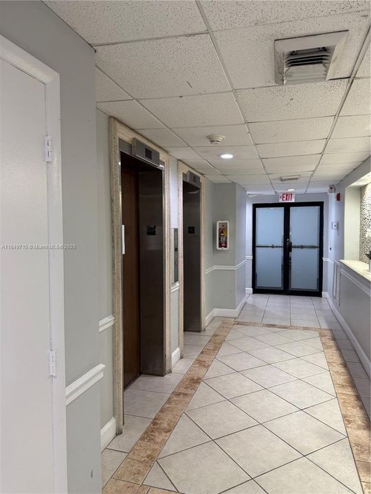 For Sale: $265,000 (1 beds, 1 baths, 730 Square Feet)