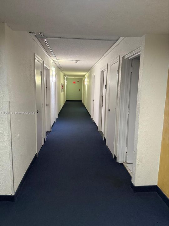 For Sale: $265,000 (1 beds, 1 baths, 730 Square Feet)