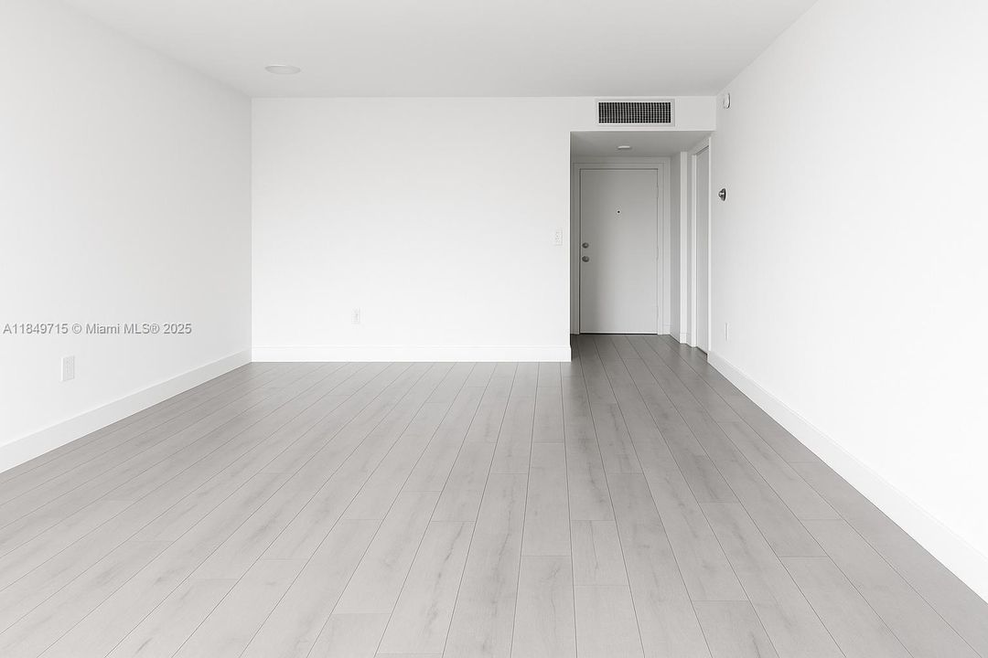 For Sale: $265,000 (1 beds, 1 baths, 730 Square Feet)